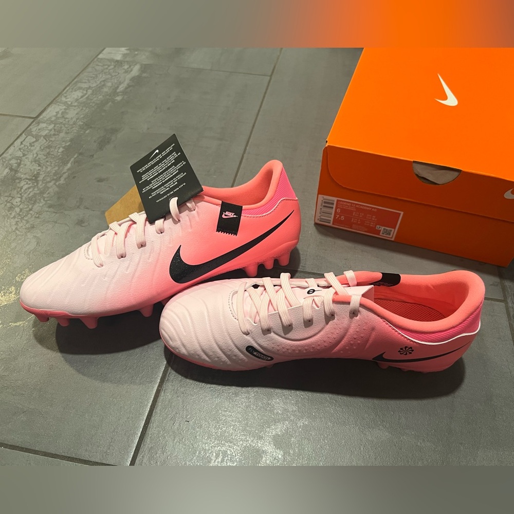 BNIB Pink Nike Tiempo Legend 10 Academy AG Low-Top Soccer Cleats womens SIZE 6